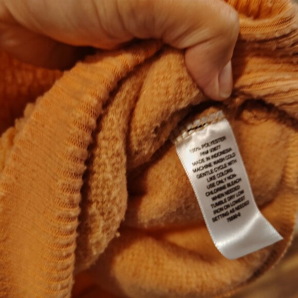 a.n.a. Women's Faux Fur Long Sleeve Polyester Sweater Size Medium - Picture 7 of 11